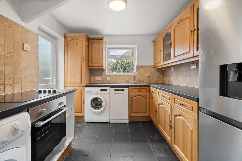 Fullerton Drive, Byfleet KT14 7TQ, photo 3