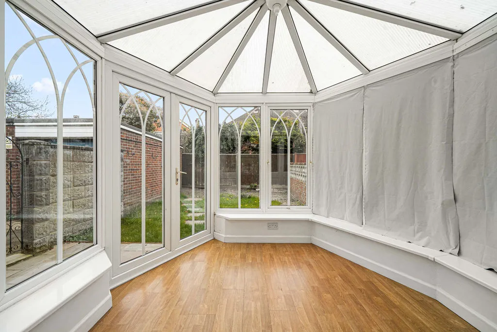 Fullerton Drive, Byfleet KT14 7TQ, photo 6