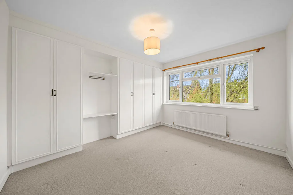 Fullerton Drive, Byfleet KT14 7TQ, photo 9