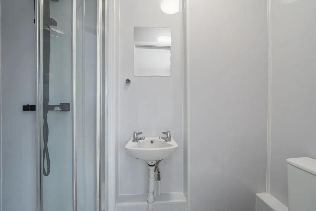 Fullerton Drive, Byfleet KT14 7TQ, photo 14