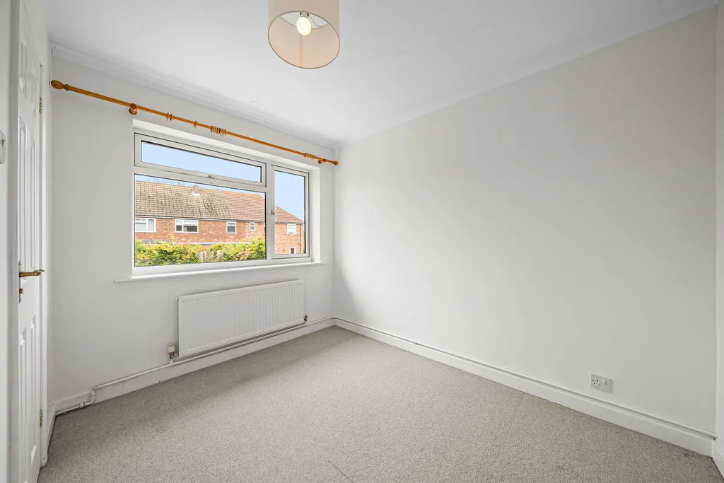 Fullerton Drive, Byfleet KT14 7TQ, photo 12