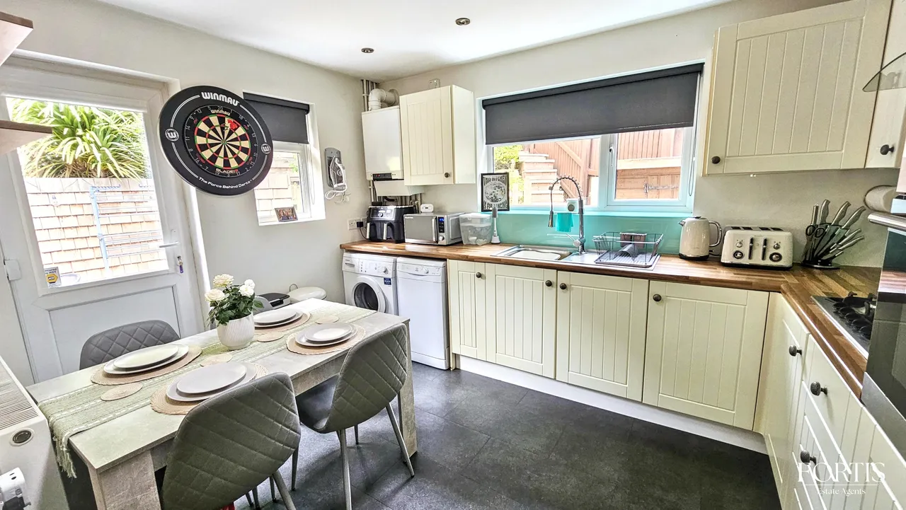Llantrisant Road, Cardiff, CF5, photo 5