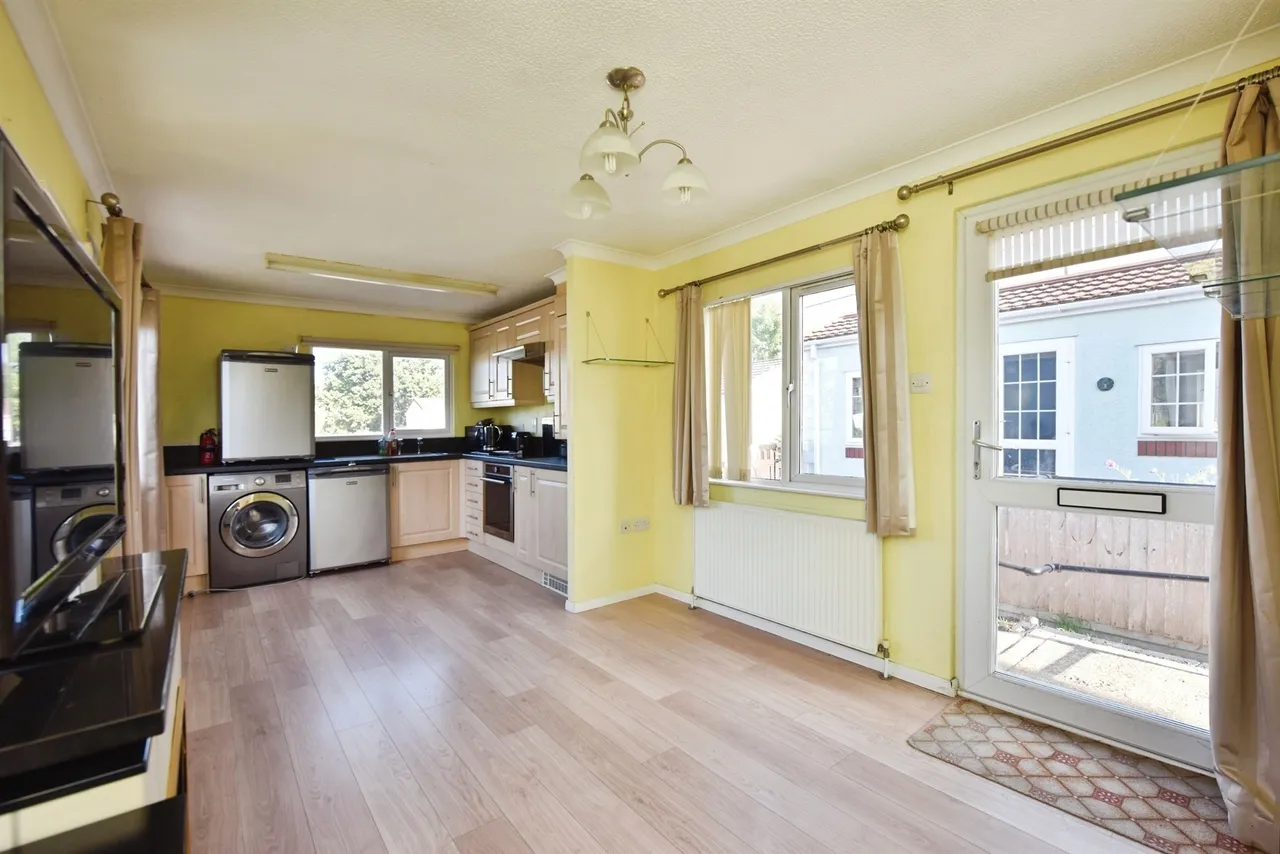 2 bed park home for sale, Pooles Lane, Hullbridge, SS5