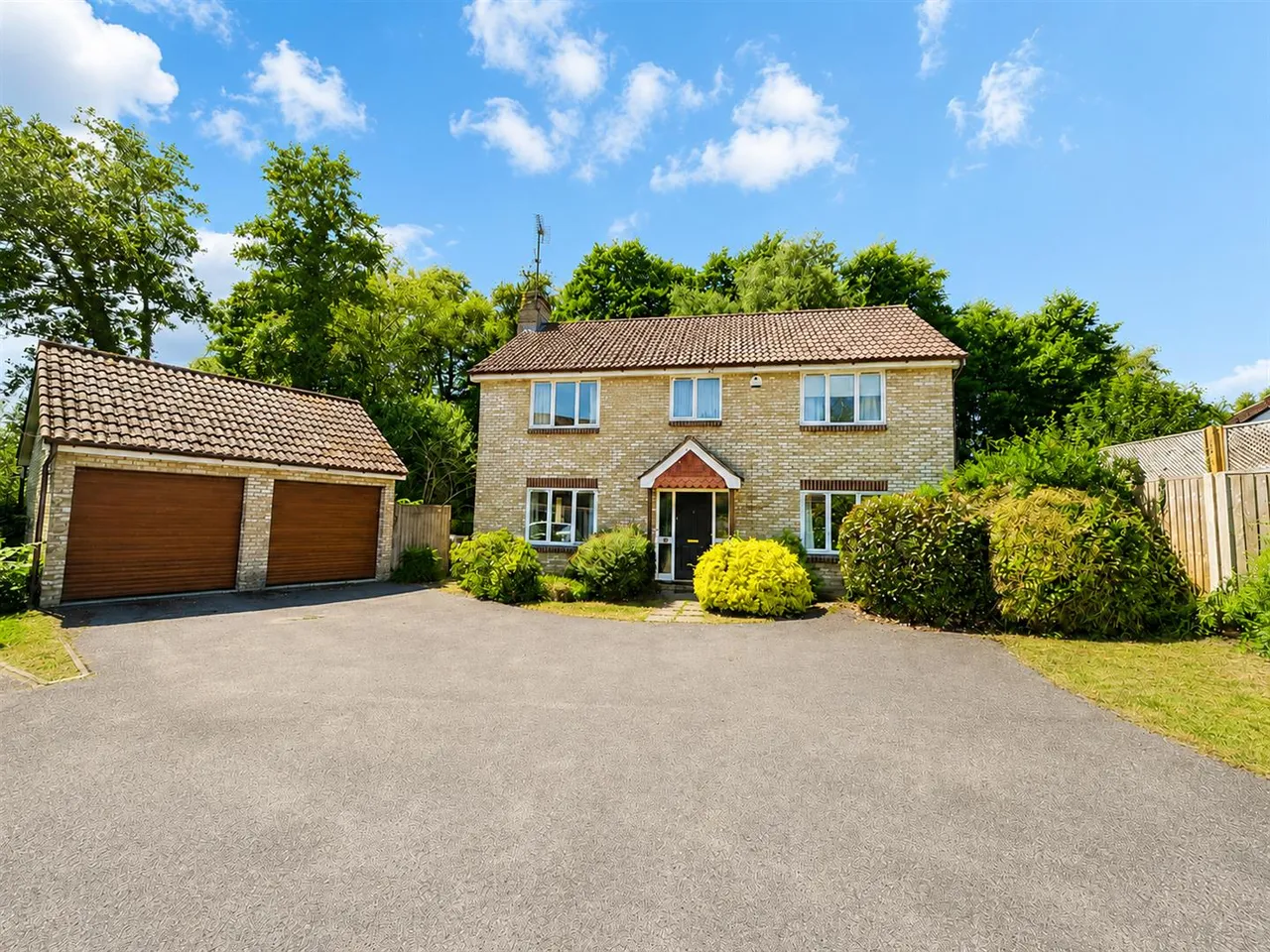 4 bed house for sale — Calvert Close, Uckfield, TN22 2BZ