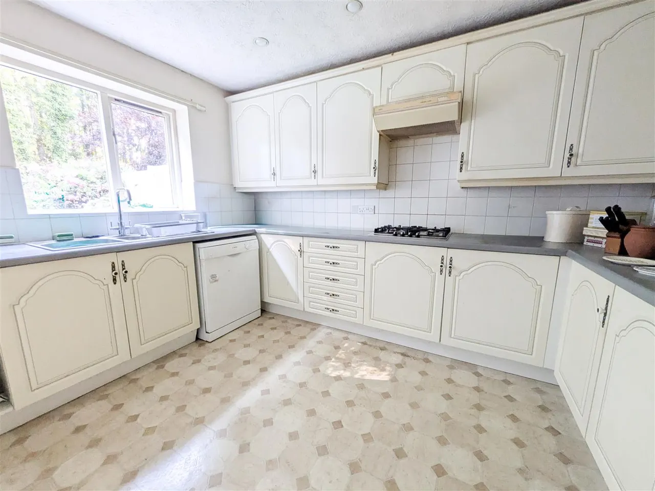 Calvert Close, Uckfield, TN22 2BZ, photo 6