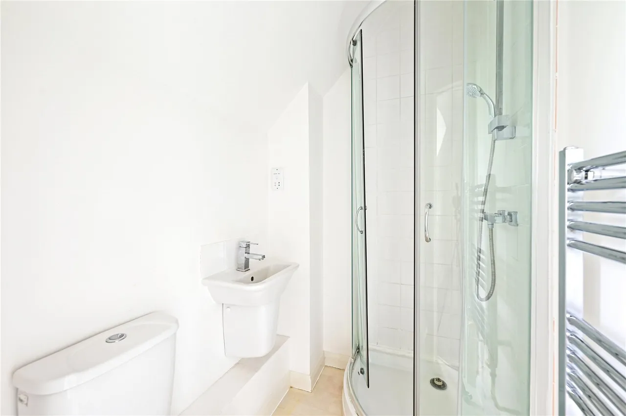 Poyle Road, Tongham, Farnham, Surrey, GU10 1DX, photo 10