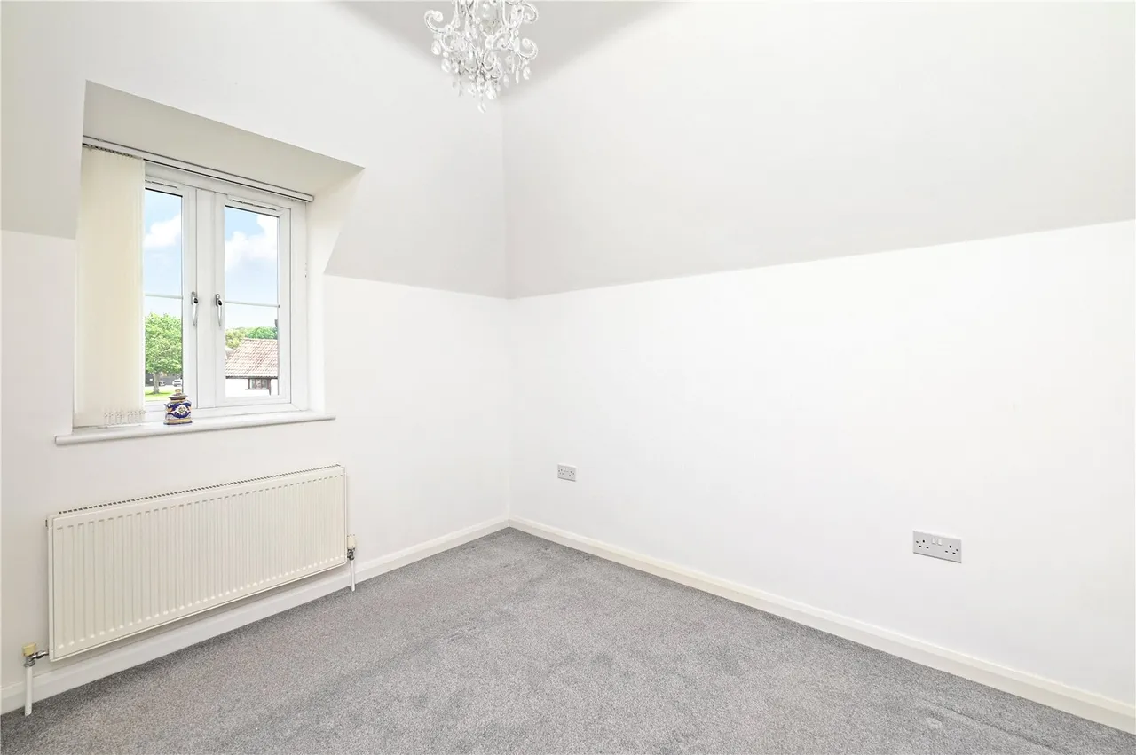 Poyle Road, Tongham, Farnham, Surrey, GU10 1DX, photo 6