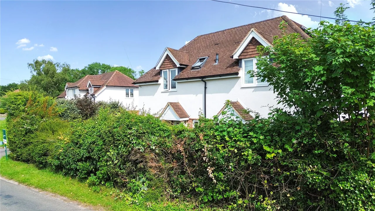 Poyle Road, Tongham, Farnham, Surrey, GU10 1DX, photo 3