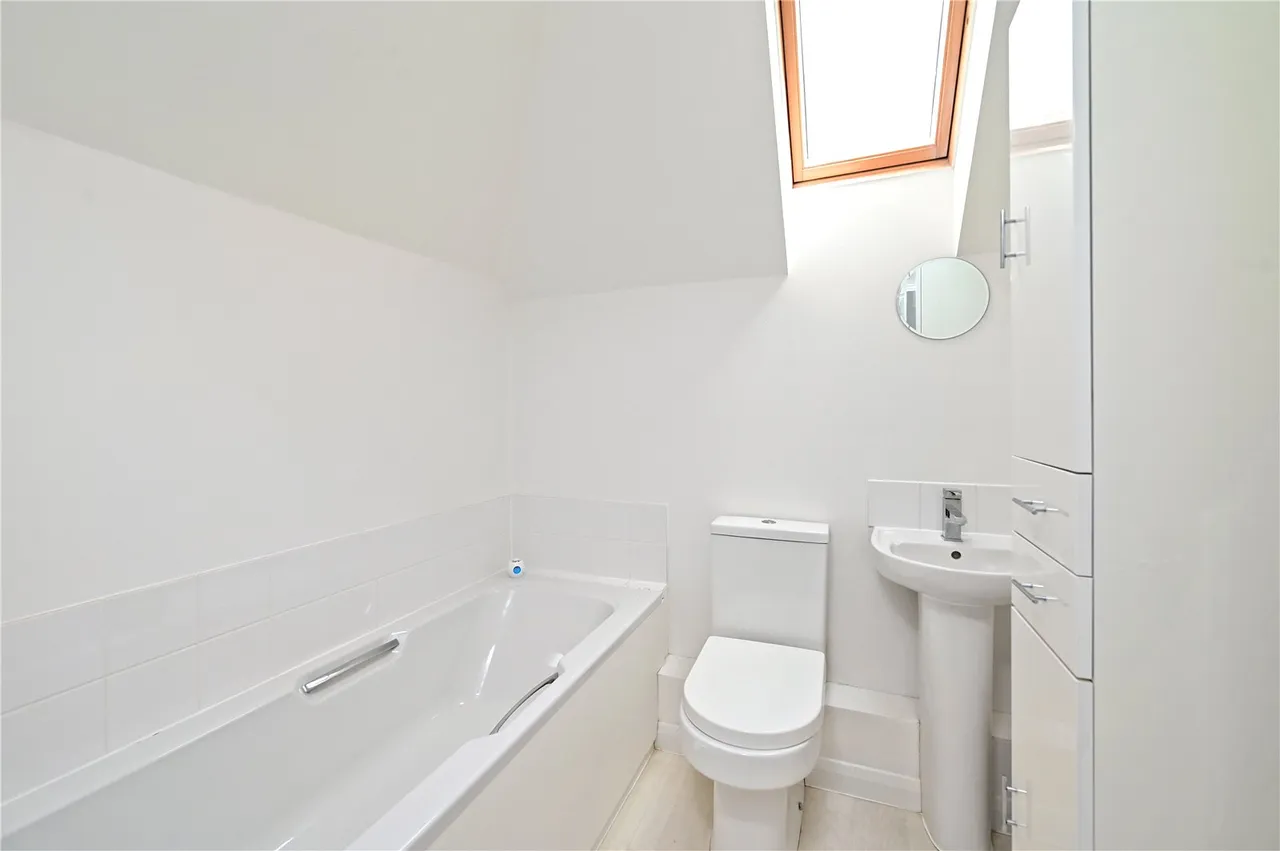 Poyle Road, Tongham, Farnham, Surrey, GU10 1DX, photo 8