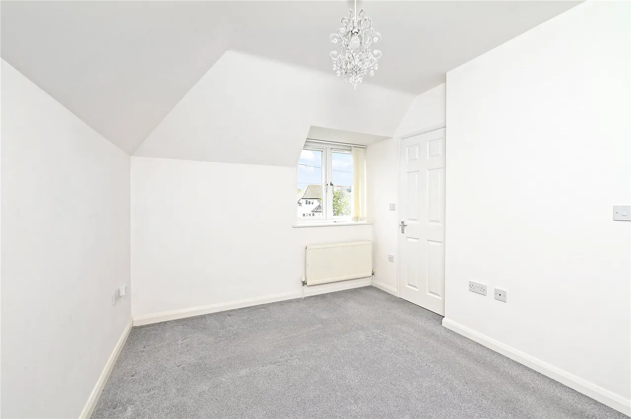 Poyle Road, Tongham, Farnham, Surrey, GU10 1DX, photo 9