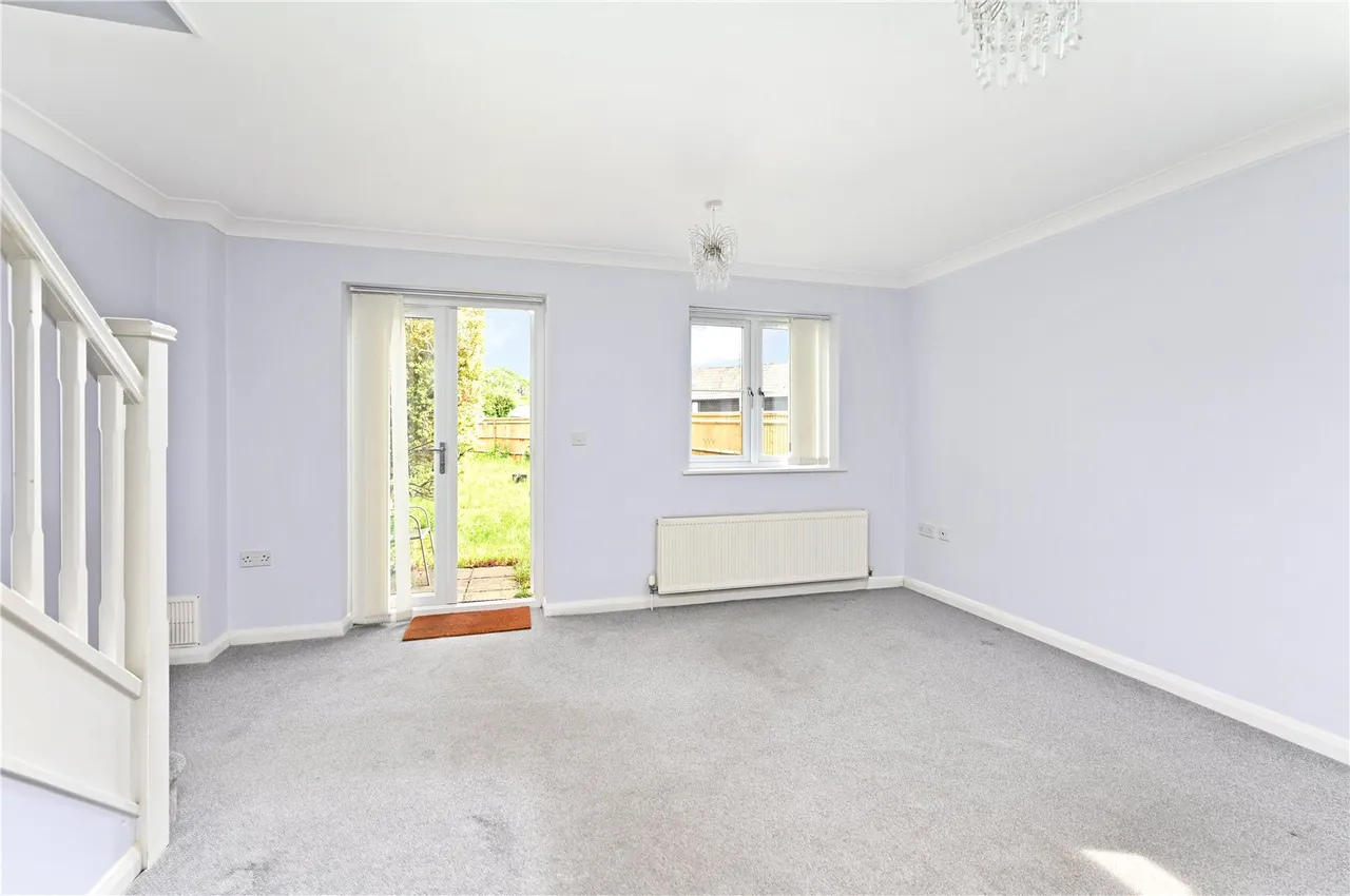 Poyle Road, Tongham, Farnham, Surrey, GU10 1DX, photo 11