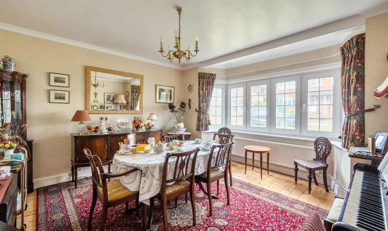 Copse Edge Avenue, Epsom, KT17, photo 3