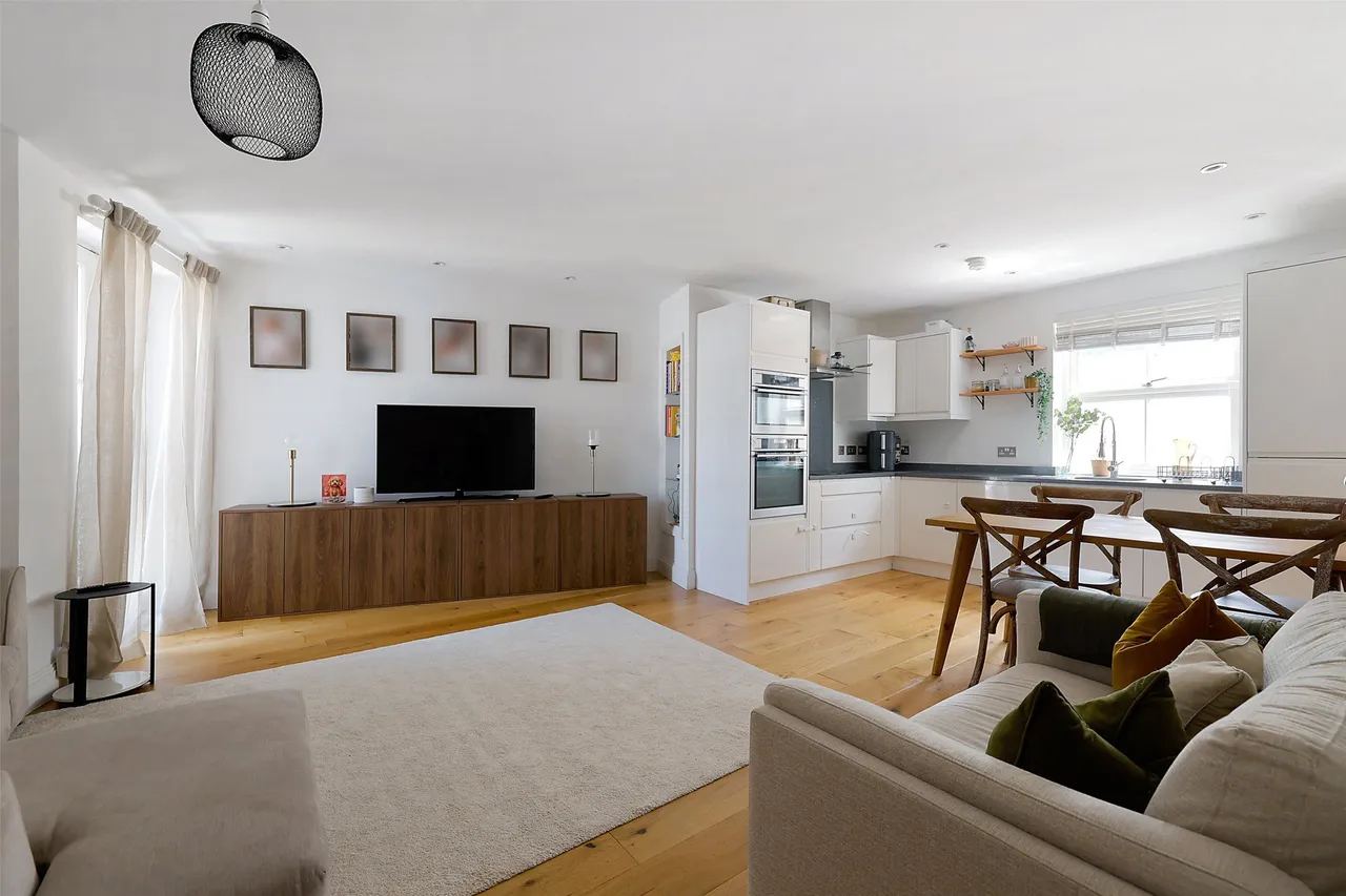3 bed property for sale, Albert Road North, Reigate, RH2