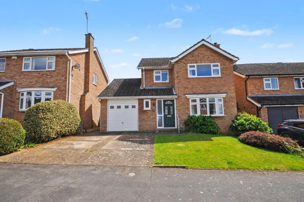 3 bed house for sale, Churchill Road, Earls Barton