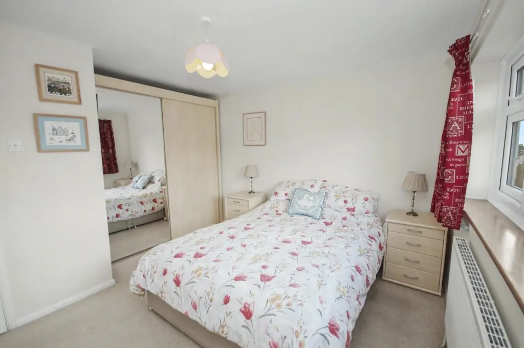 Churchill Road, Earls Barton, photo 11