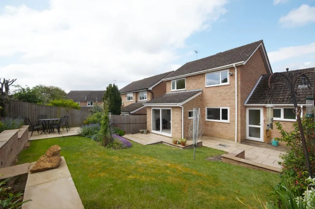 Churchill Road, Earls Barton, photo 18