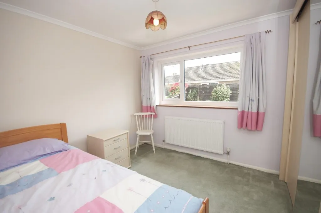 Churchill Road, Earls Barton, photo 13