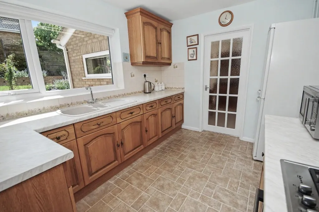 Churchill Road, Earls Barton, photo 7