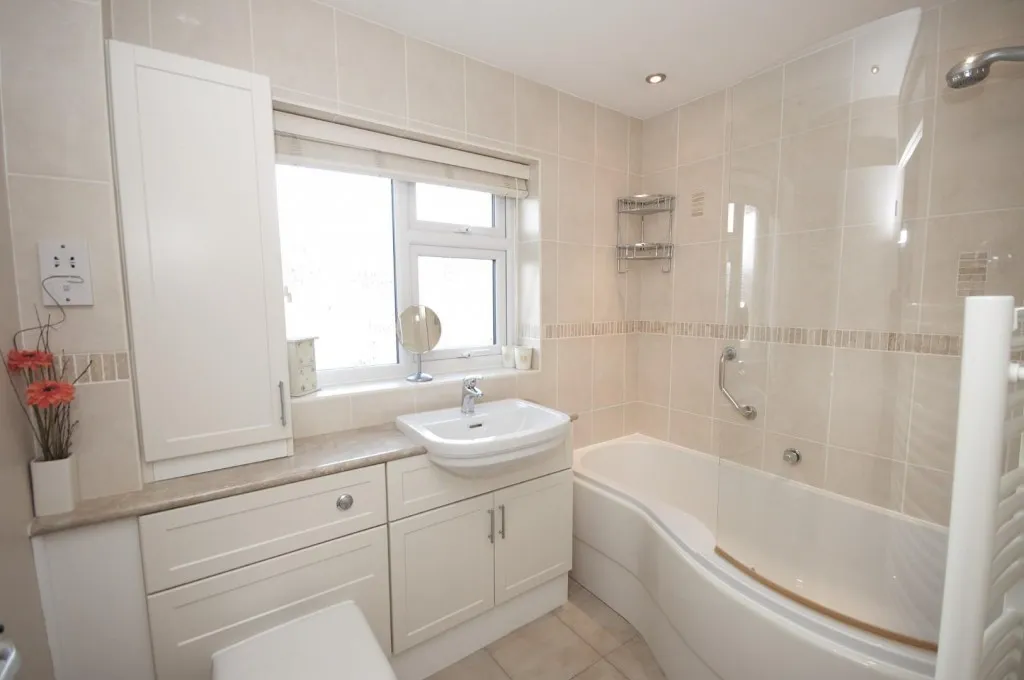 Churchill Road, Earls Barton, photo 14