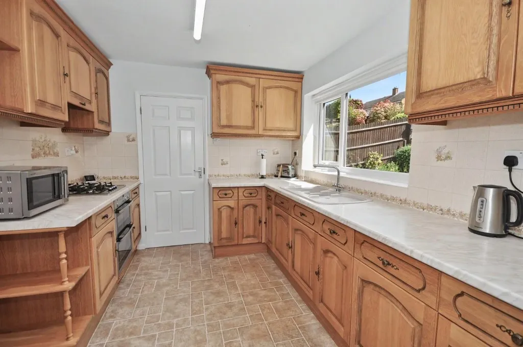 Churchill Road, Earls Barton, photo 4