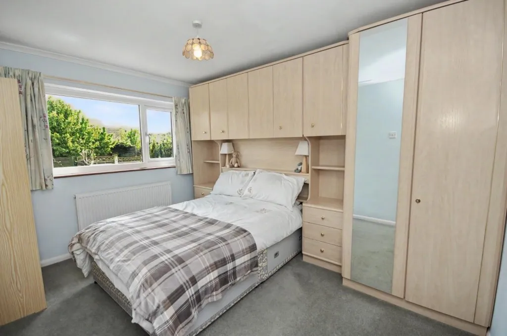 Churchill Road, Earls Barton, photo 12