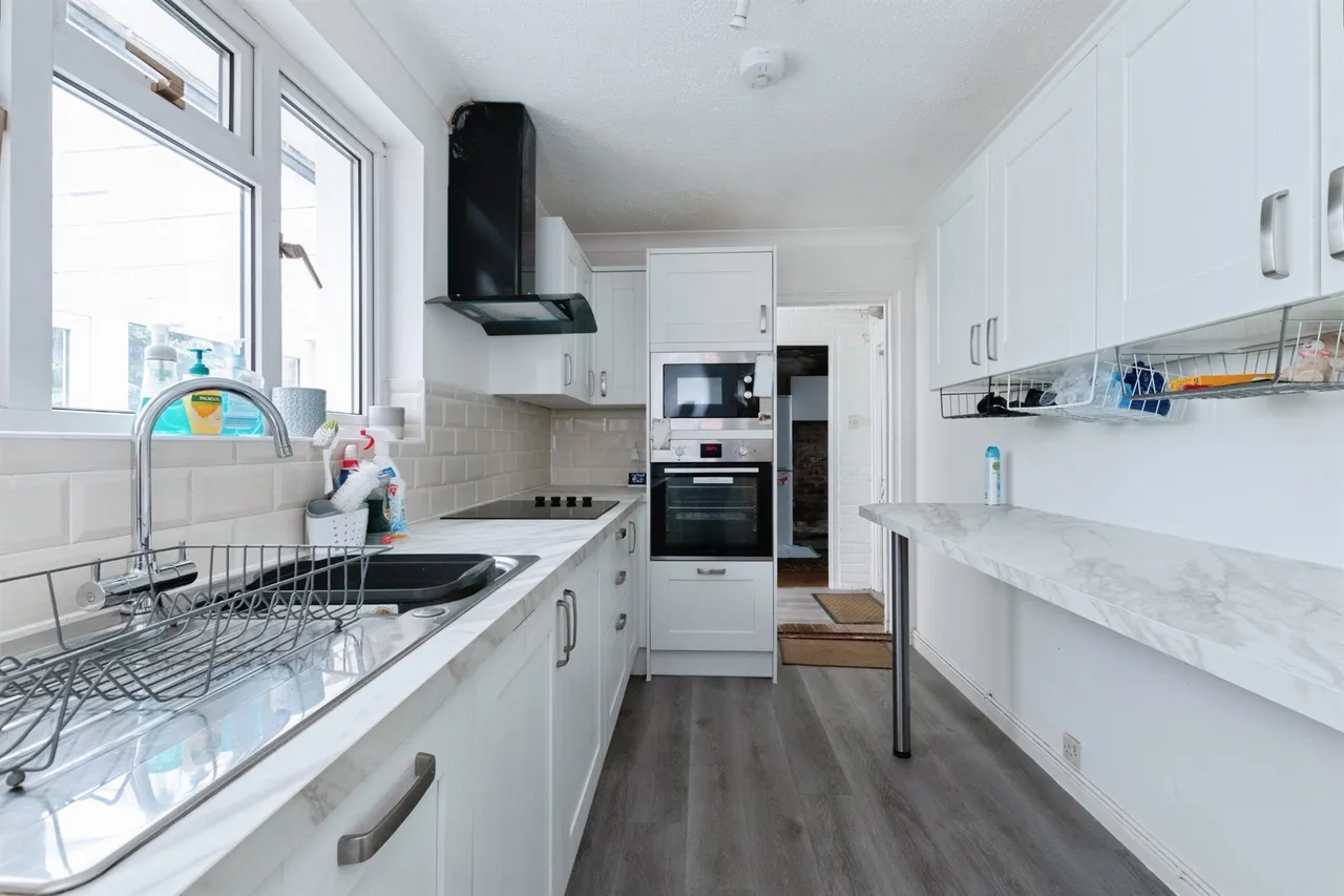 Corbin Avenue, Ferndown, photo 5
