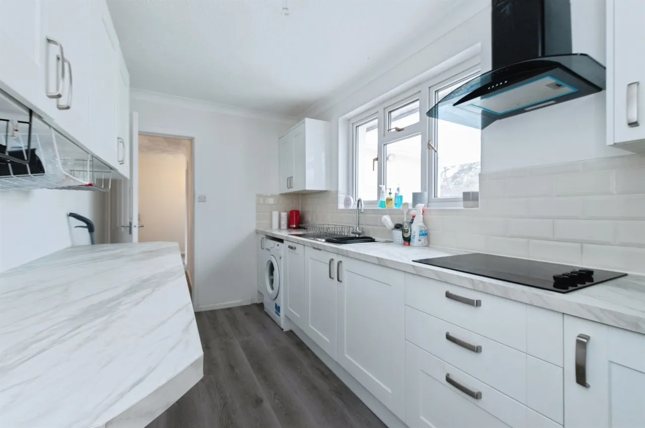 Corbin Avenue, Ferndown, photo 6