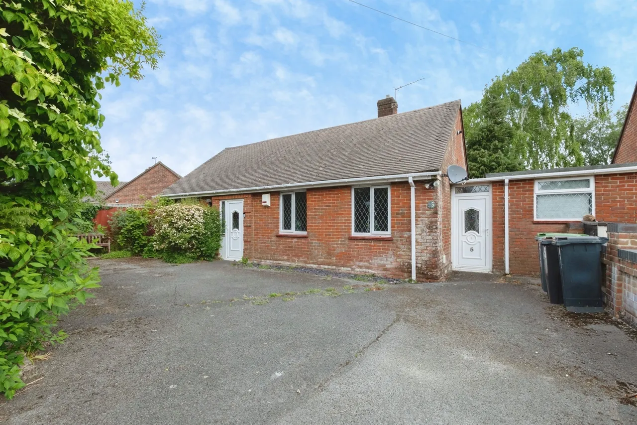 3 bed house for sale — Corbin Avenue, Ferndown