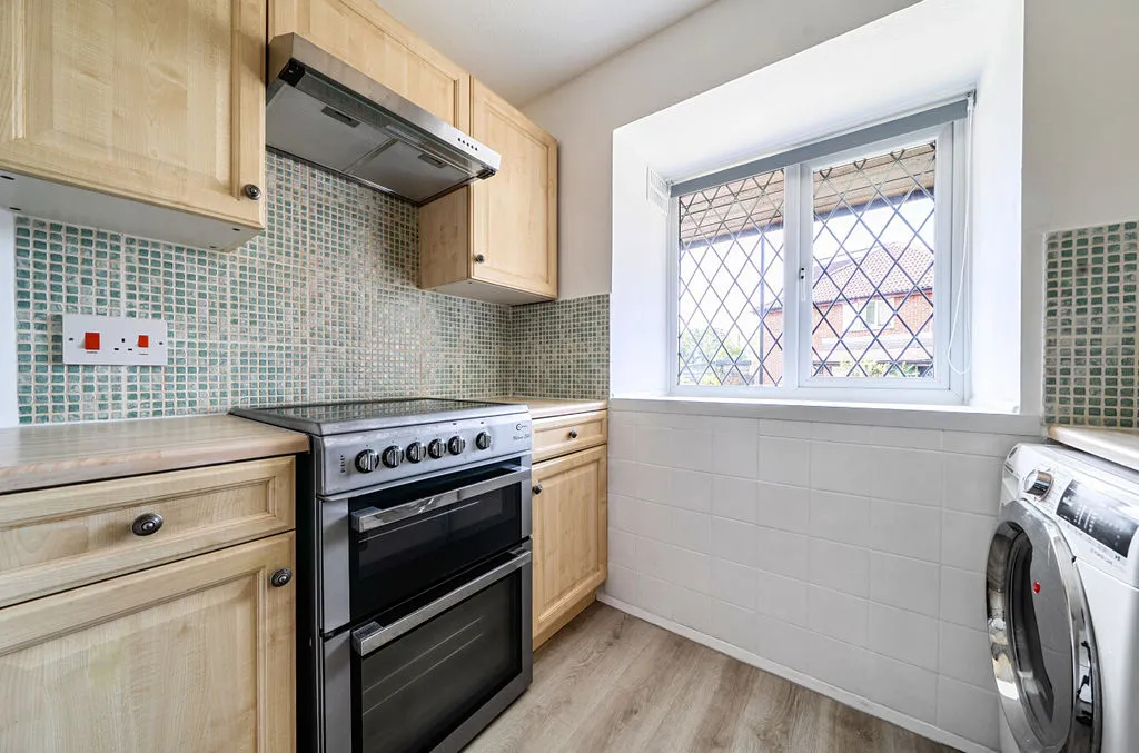 Aveling Close, Purley CR8 4DW, photo 5