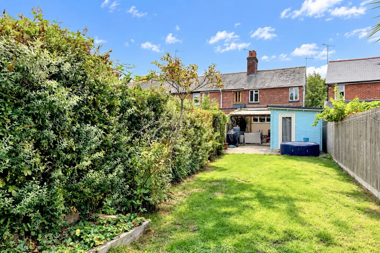 2 bed house for sale, Christchurch Road, Ringwood, BH24