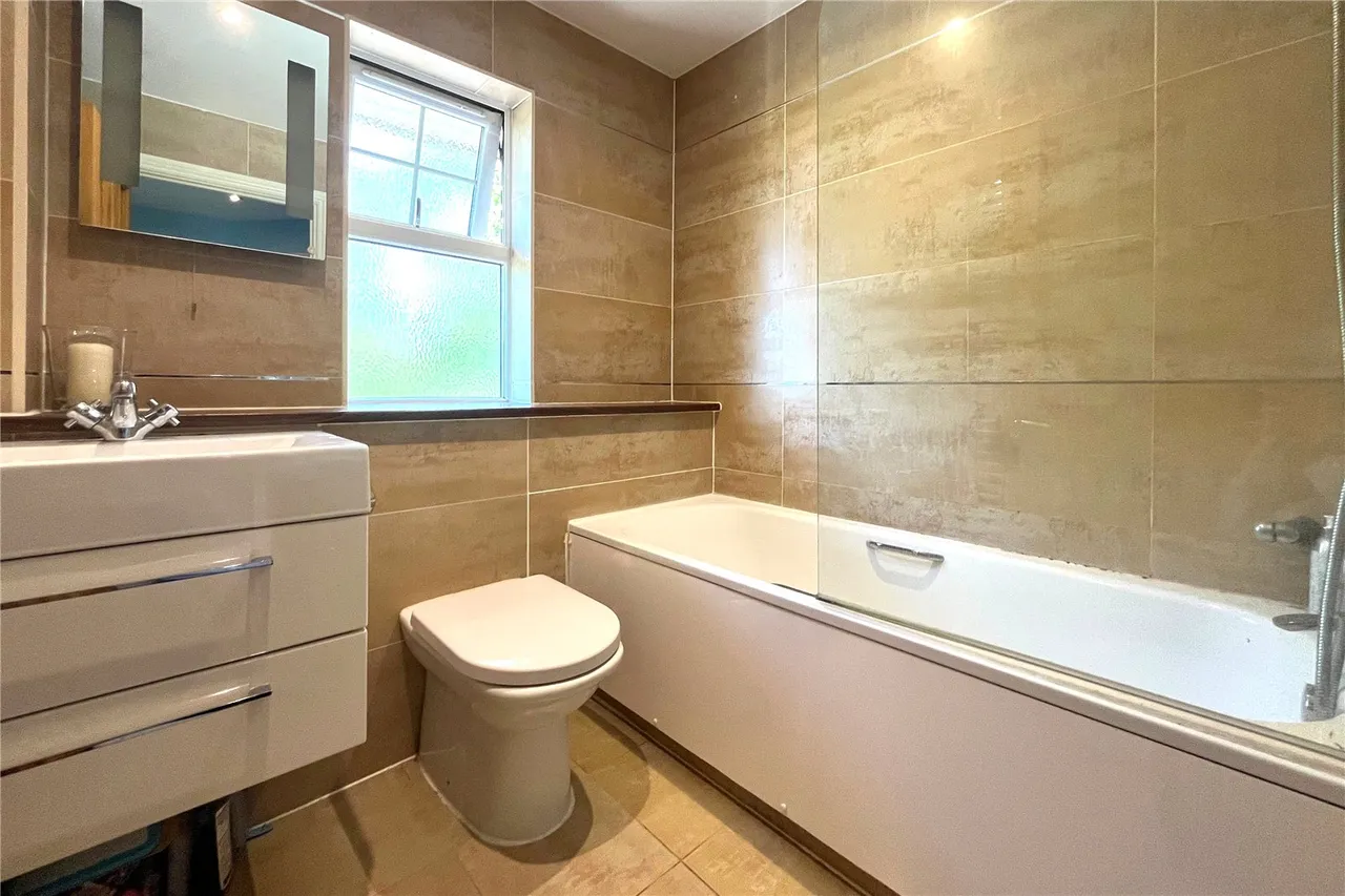 Thistledown Close, Wrecclesham, Farnham, Surrey, GU10 4AG, photo 5