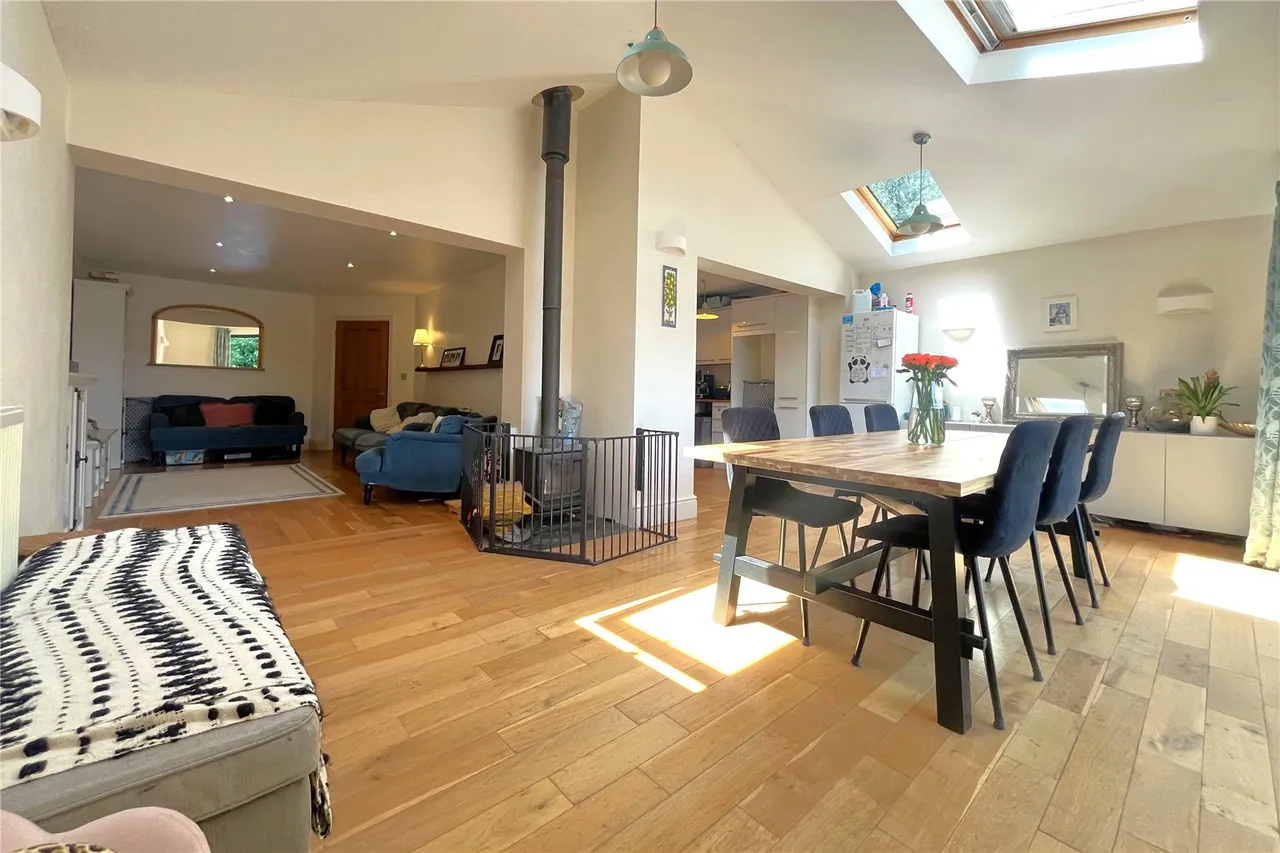 Thistledown Close, Wrecclesham, Farnham, Surrey, GU10 4AG, photo 2