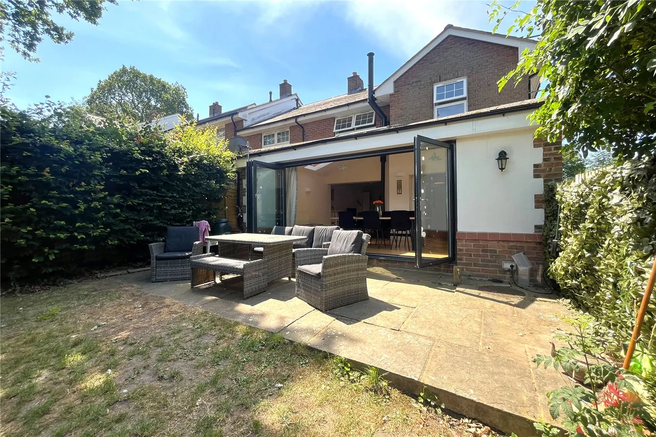 Thistledown Close, Wrecclesham, Farnham, Surrey, GU10 4AG, photo 6