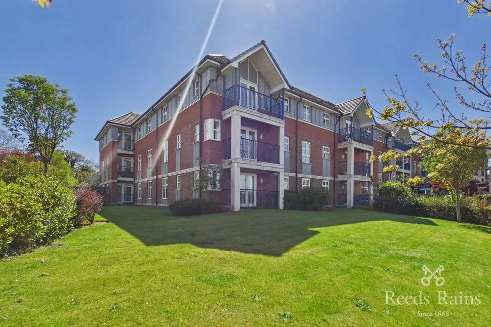 1 bed flat for sale — Newton Drive, Blackpool, Lancashire, FY3
