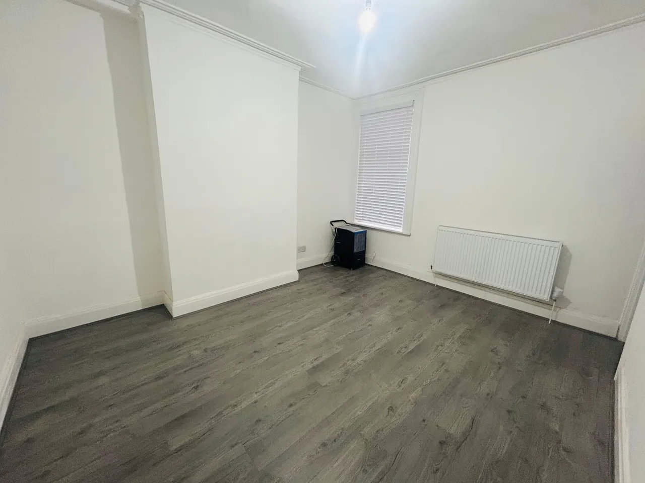 Sidney Road, L20, photo 3