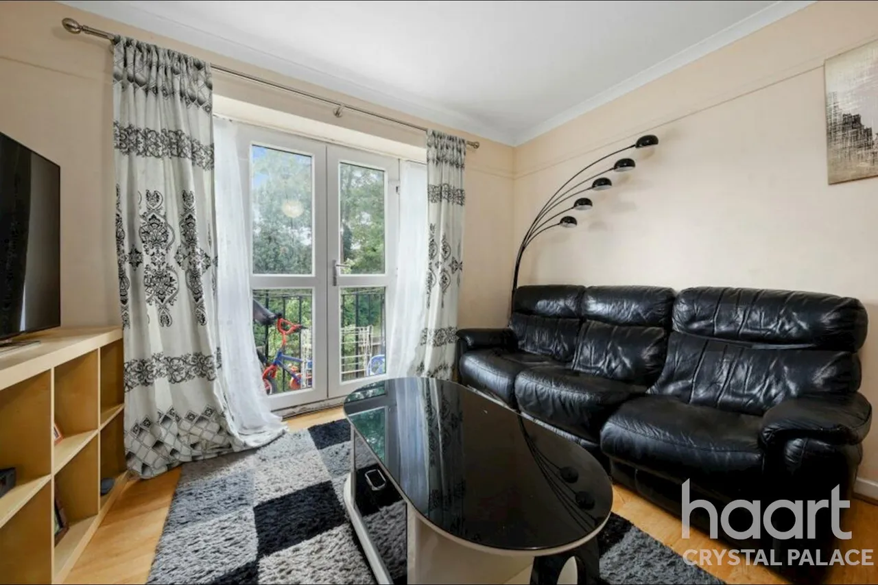 Charters Close, London, SE19, photo 6