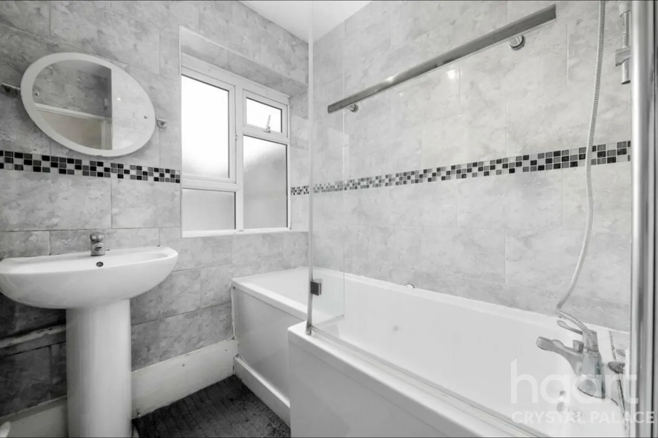 Charters Close, London, SE19, photo 4
