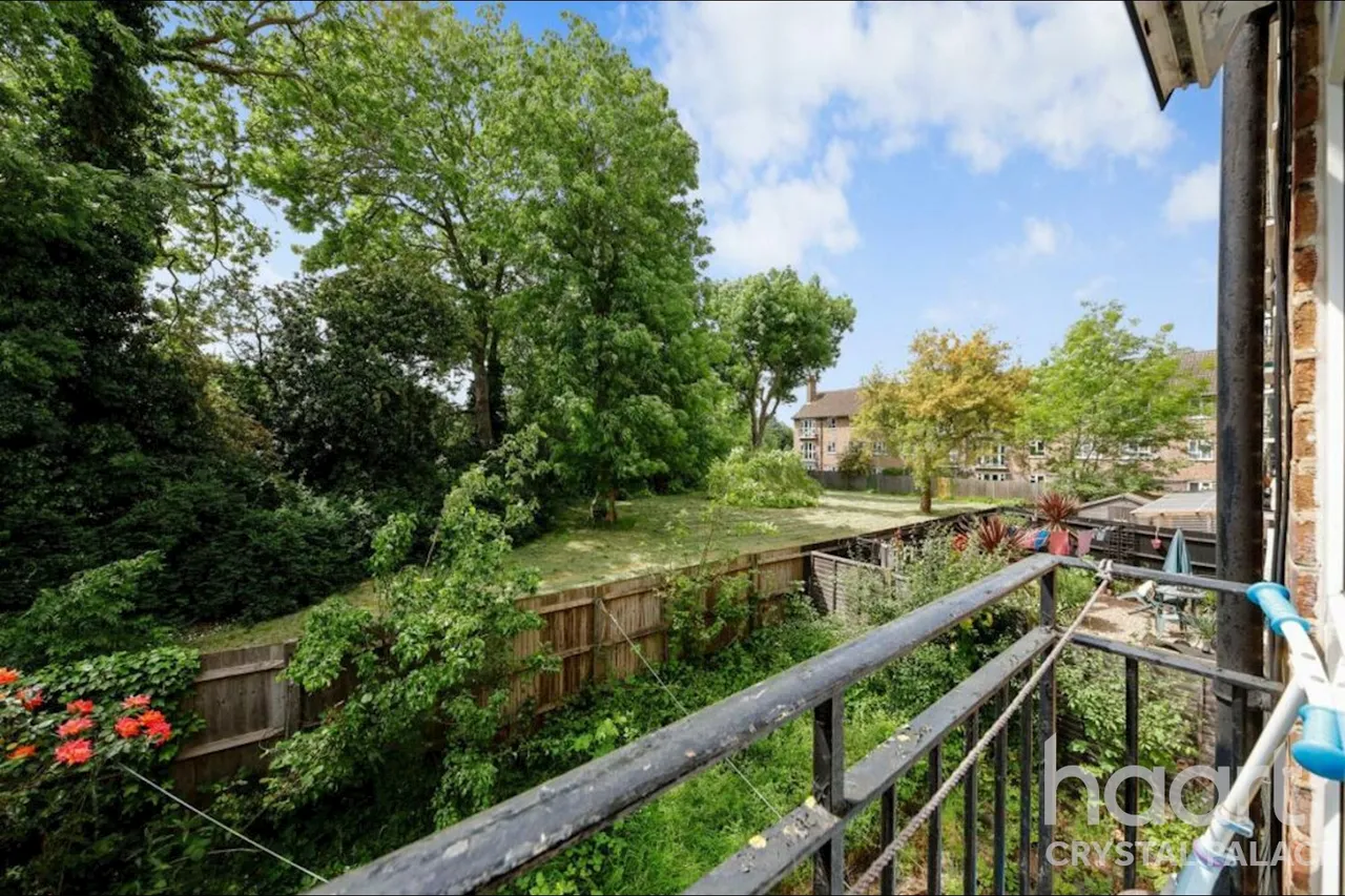 Charters Close, London, SE19, photo 3