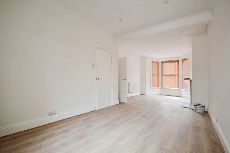 3 bed house to rent — Grove Road, Rochester, Kent, ME2
