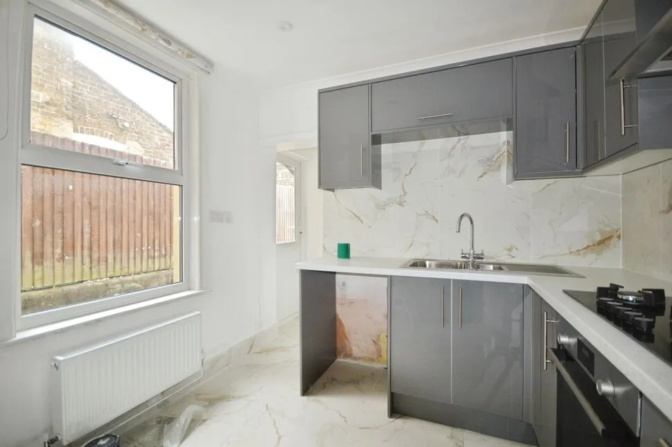 Grove Road, Rochester, Kent, ME2, photo 9