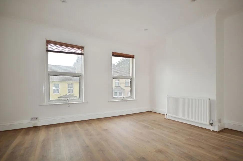 Grove Road, Rochester, Kent, ME2, photo 12
