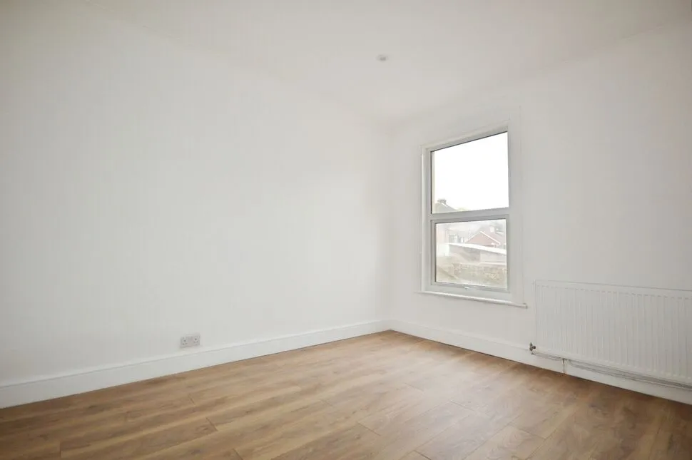 Grove Road, Rochester, Kent, ME2, photo 11