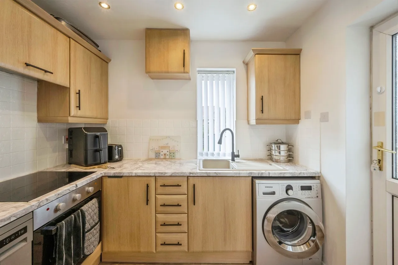 Roberts Avenue, Conisbrough, DONCASTER, photo 3