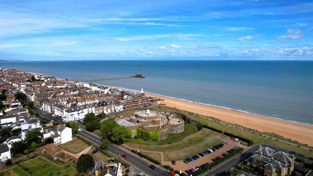 King Charles Court Walmer Deal, photo 2
