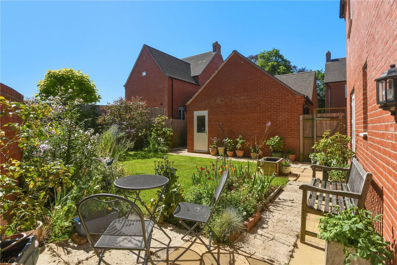 Saturn Way, Stratford-upon-Avon, Warwickshire, CV37, photo 8