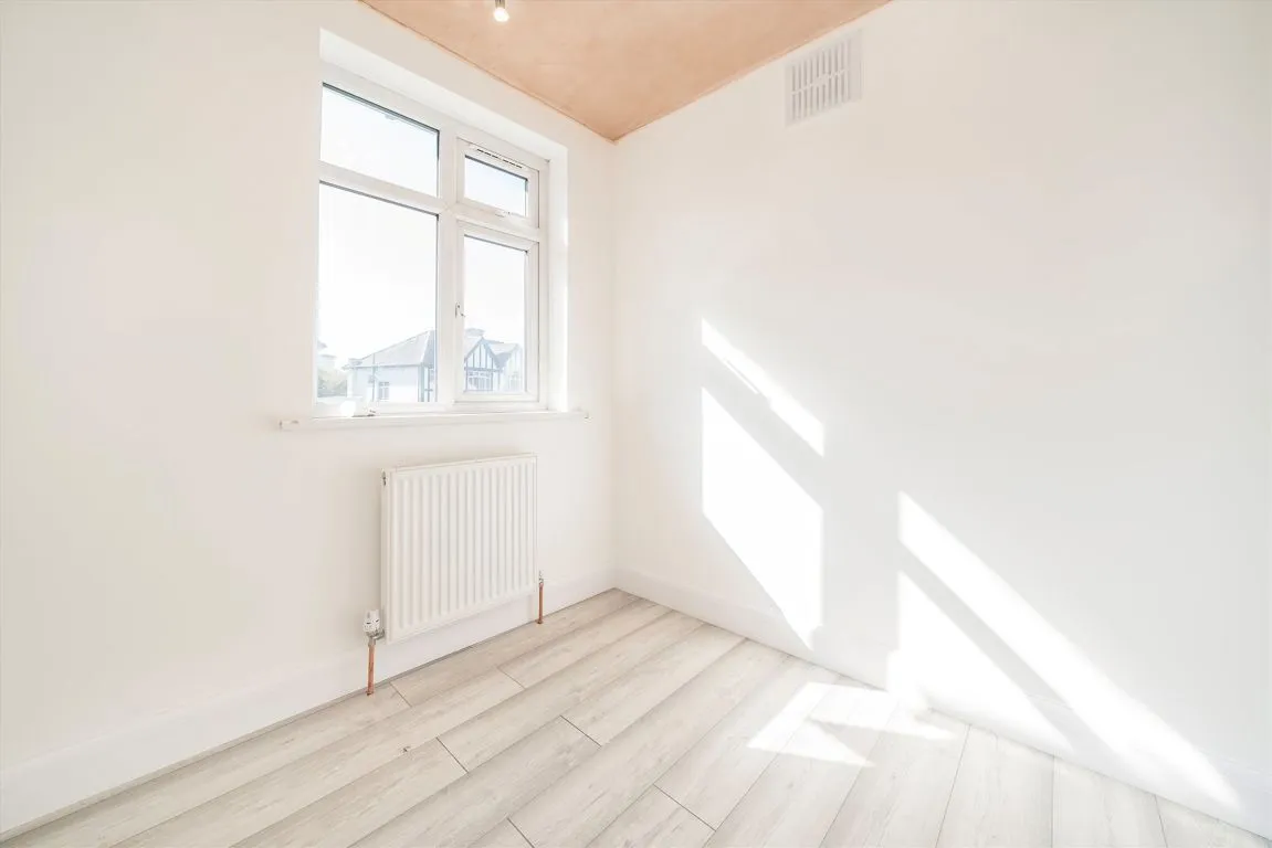 Chinnor Crescent, UB6, photo 5