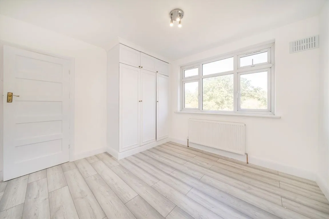 Chinnor Crescent, UB6, photo 6