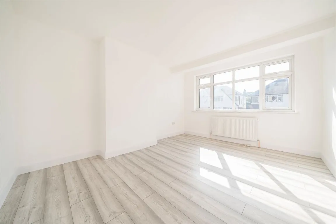 Chinnor Crescent, UB6, photo 4