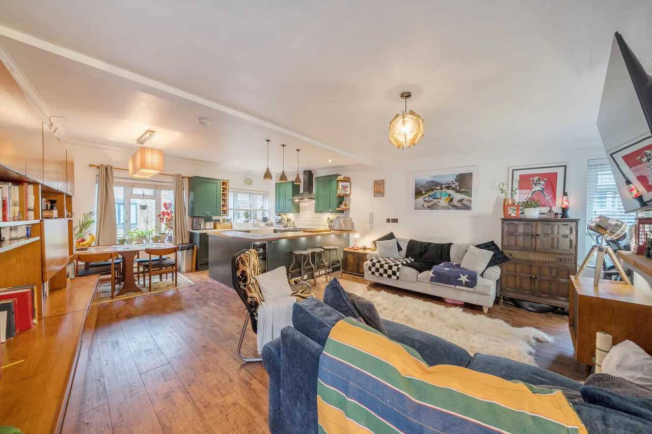Flat B, 1 Nottingham Court, London, photo 2