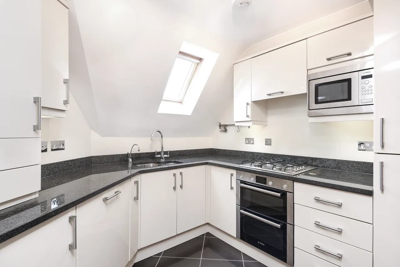 2 bed flat to rent — Station Road, Shortlands, BR2